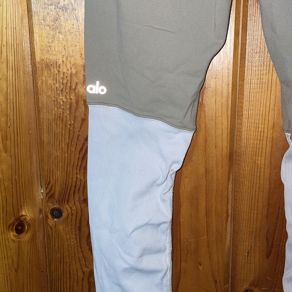 Alo yoga leggings scrunch two toned leggings size small athleisure  Alo Goddess - Picture 8 of 12